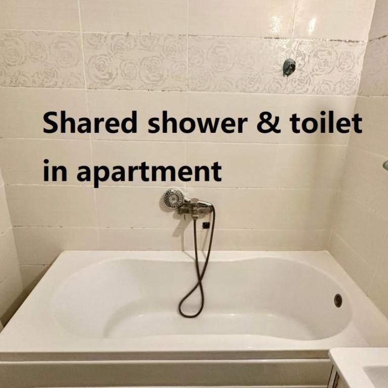 WM Simple Beds & Shared Bathrooms Hostel - Dvokrevetna Soba sa Bračnim Krevetom i Zajedničkim Kupatilom - 5