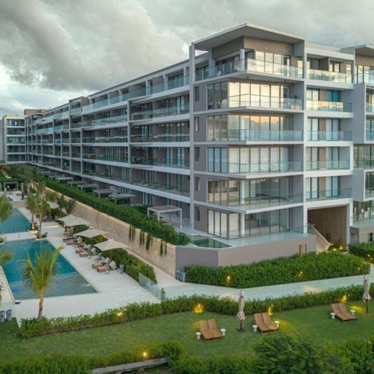 Oceanfront Residence at Exclusive Beach Club - Apartment with View and Balcony - 2