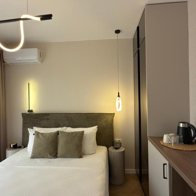 MD APARTMENTS - Deluxe Double Room with Balcony - 13