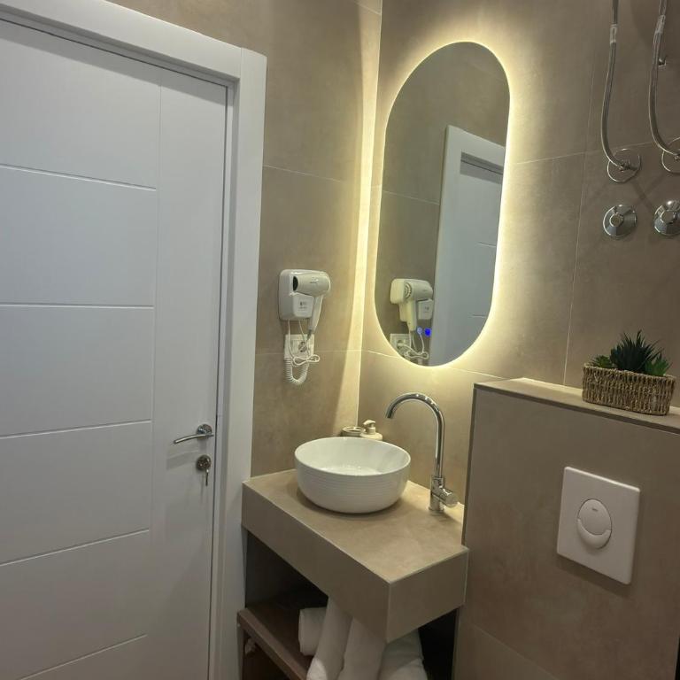 MD APARTMENTS - Deluxe Double Room with Balcony - 10