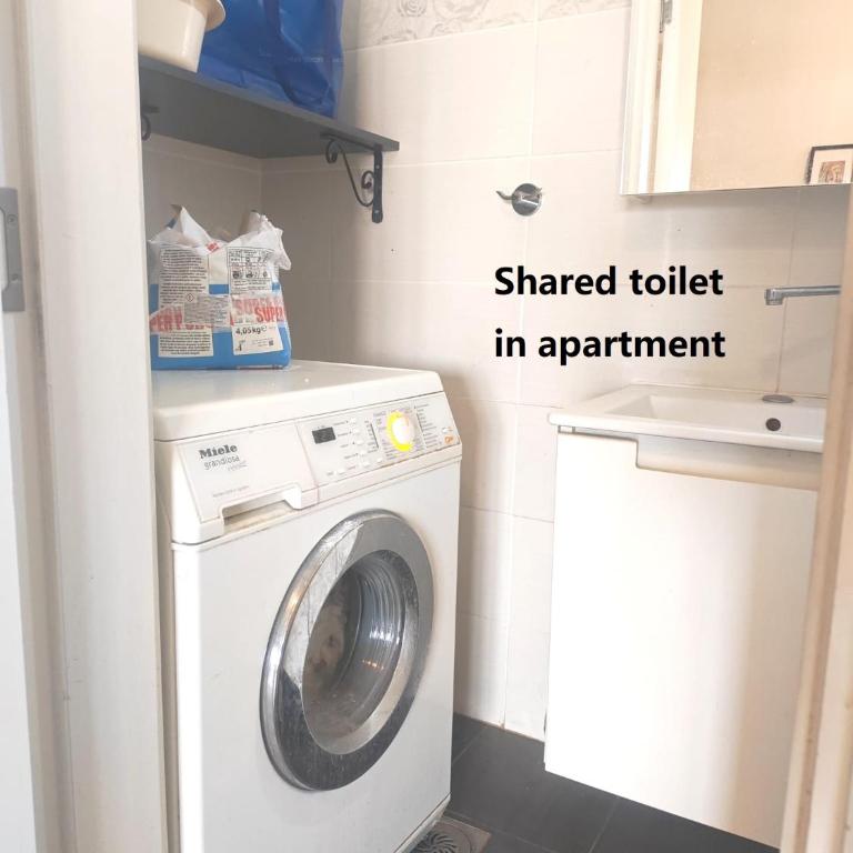 WM Simple Beds & Shared Bathrooms Hostel - Dvokrevetna Soba sa Bračnim Krevetom i Zajedničkim Kupatilom - 9