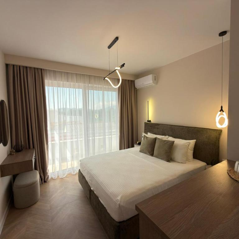 MD APARTMENTS - Deluxe Double Room with Balcony - 2