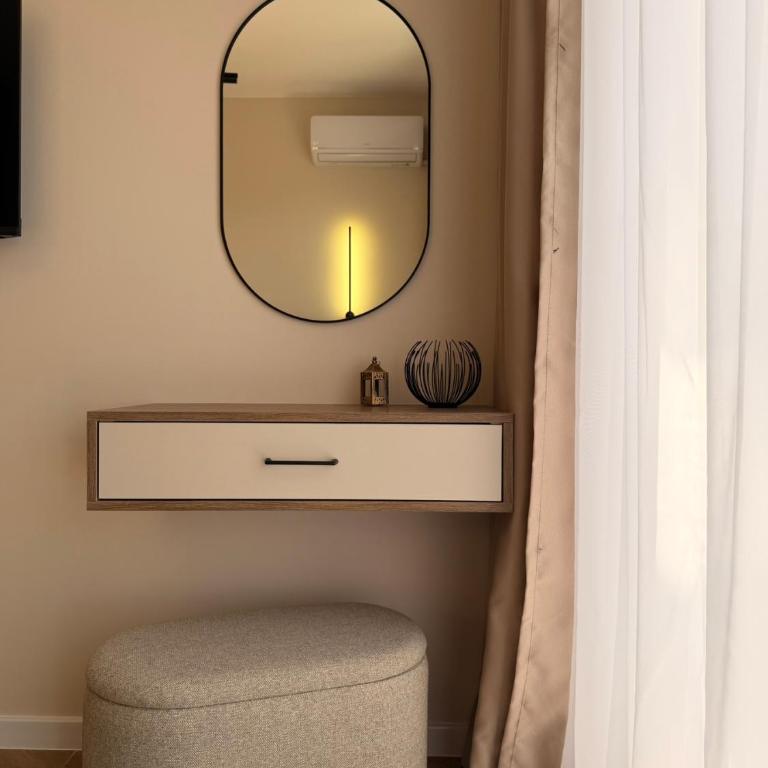 MD APARTMENTS - Deluxe Double Room with Balcony - 7