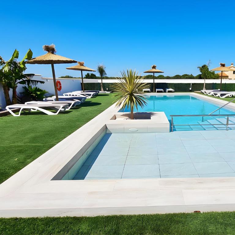 Apartamento con Piscina compartida y Terraza privada - Apartment - 2