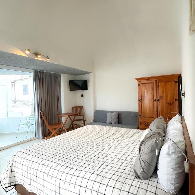 Hotel Allende - Habitación Triple con balcón - 9