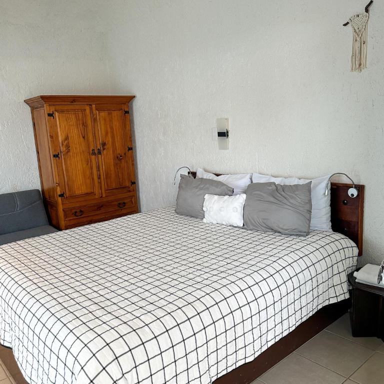 Hotel Allende - Habitación Triple con balcón - 12
