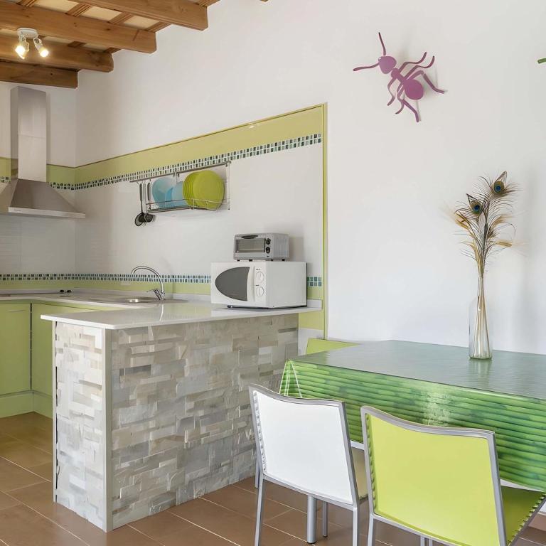 Casas con piscina compartidas Garaje y Wi-Fi - Casa con 1 Camera da Letto - 12