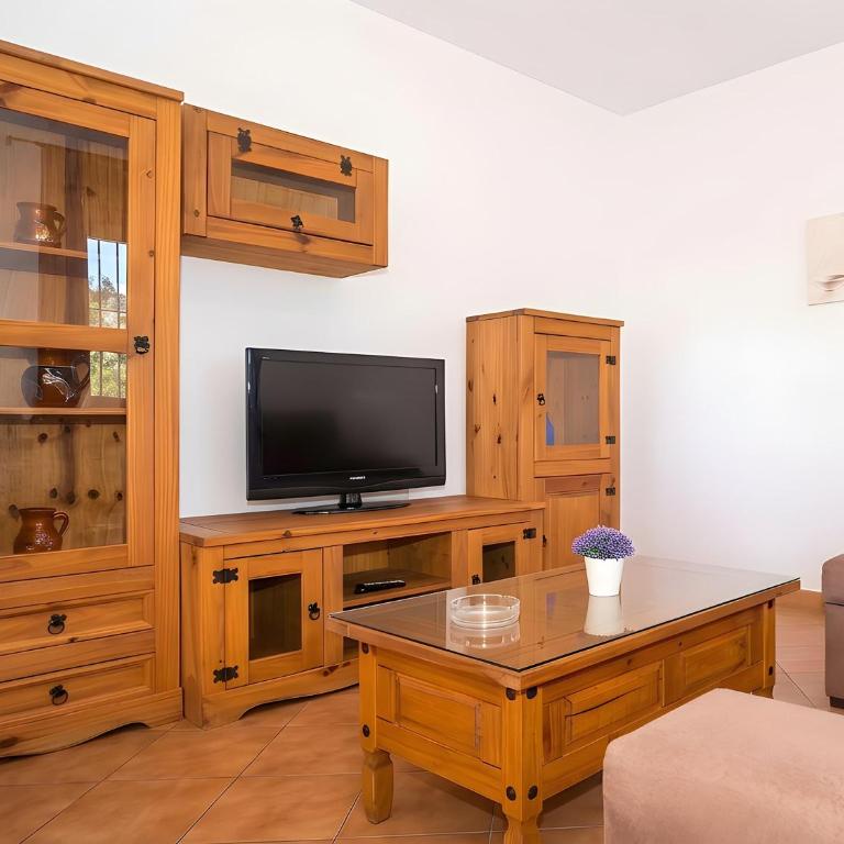 Casa con terraza cerca del pueblo solo alquilamos a familias - Maison de Vacances - 2