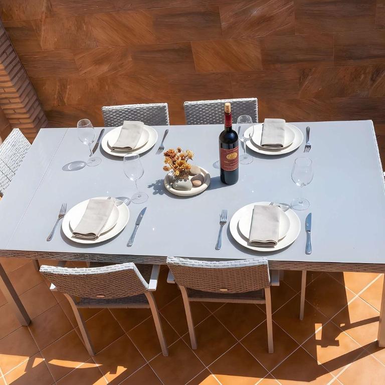 Casa con terraza cerca del pueblo solo alquilamos a familias - Maison de Vacances - 5