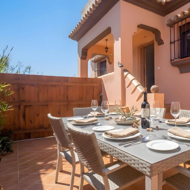 Casa cerca del pueblo terraza privada alquilamos a familias - Ferienhaus - 1