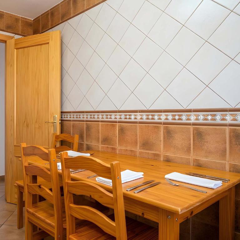 Casa cerca del pueblo terraza privada alquilamos a familias - Ferienhaus - 4