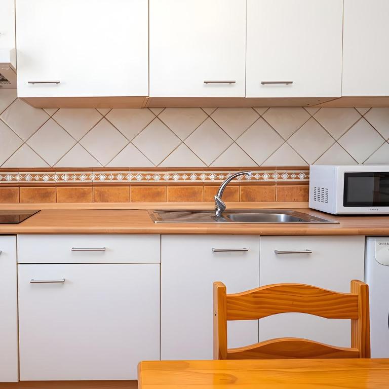 Casa cerca del pueblo terraza privada alquilamos a familias - Ferienhaus - 6