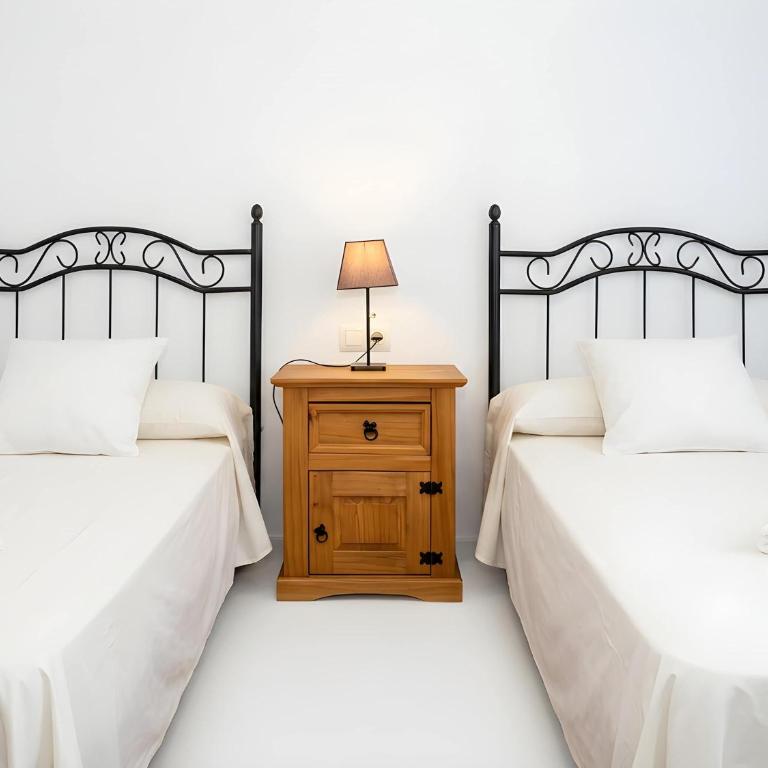 Casa cerca del pueblo terraza privada alquilamos a familias - Ferienhaus - 9