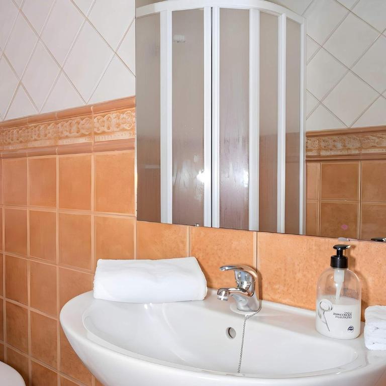 Casa cerca del pueblo terraza privada alquilamos a familias - Ferienhaus - 14