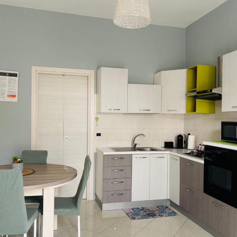 La casa di Alice è un bilocale luminoso e felice - Apartamento de 1 dormitorio - 2