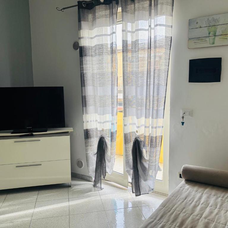 La casa di Alice è un bilocale luminoso e felice - Apartamento de 1 dormitorio - 3