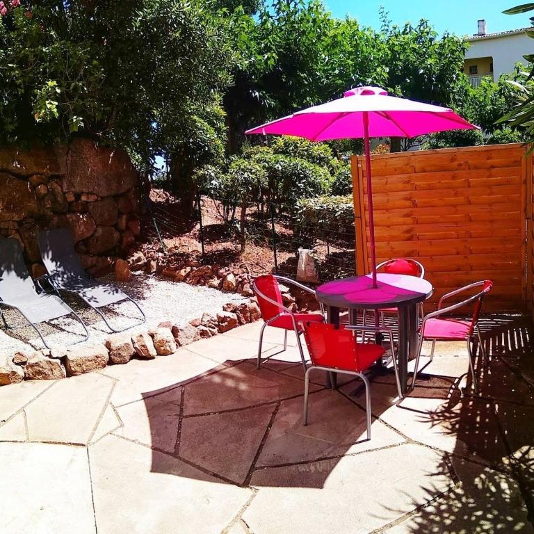 STE83 Le Lagon bleu - Flore 04 - rez de jardin avec terrain privatif - tennis - piscine pour 4 personnes - Appartement 1 Chambre avec Jardin - 2