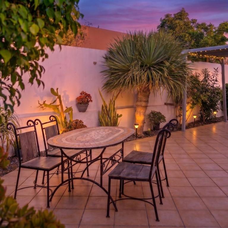 Casa Kiky, Boho-Chic Villa with Botanical Garden - Villa de 1 dormitorio - 1