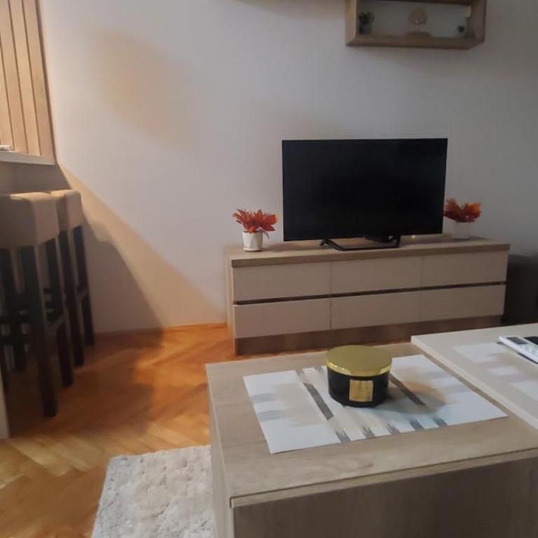 Studio Inn "next to Delta & Free Parking " - Studio Apartment - 8