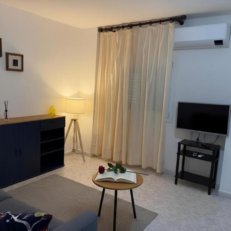 Casa Gioia -Appartamento con veranda vicino Marinella - Appartamento con 2 Camere da Letto - 2