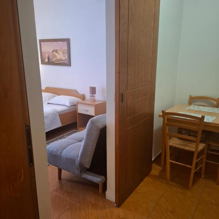 Apartments Tamara - Apartman s 1 Spavaćom Sobom, Balkonom i Pogledom na Grad (3 Odrasle Osobe) - 1