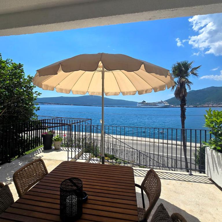 Apartmani Nikolić "Na pjeni od mora" - One-Bedroom Apartment with Sea View and Terrace - 1