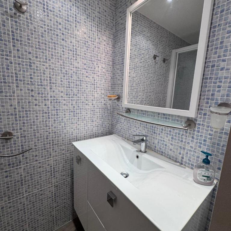 Côte d'Azur, vue mer & pieds dans l'eau - Appartement 2 Chambres - 7