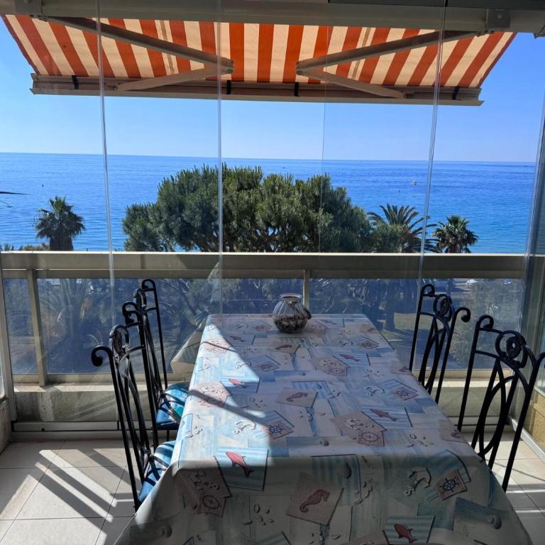 Côte d'Azur, vue mer & pieds dans l'eau - Appartement 2 Chambres - 8