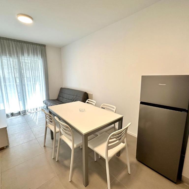 400m beach apartment with pool - Apartment - 10