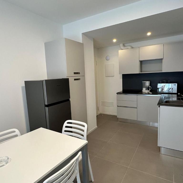 400m beach apartment with pool - Apartment - 13