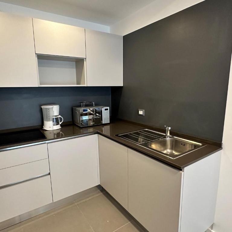 400m beach apartment with pool - Apartment - 15