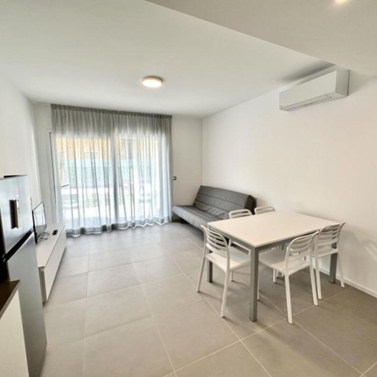 400m beach apartment with pool - Apartment - 21