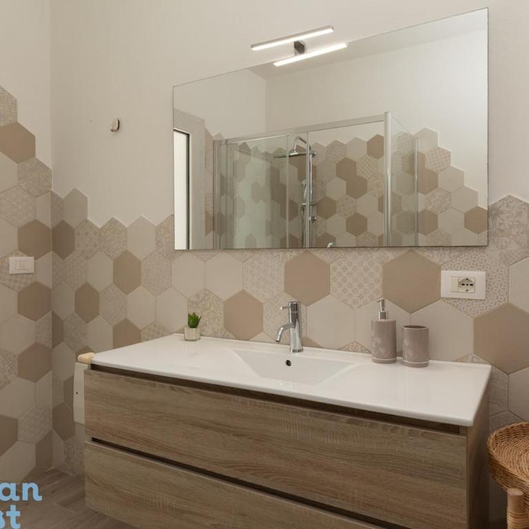 Casa Teresa - Family house, few steps from the sea - Four-Bedroom Apartment - 26
