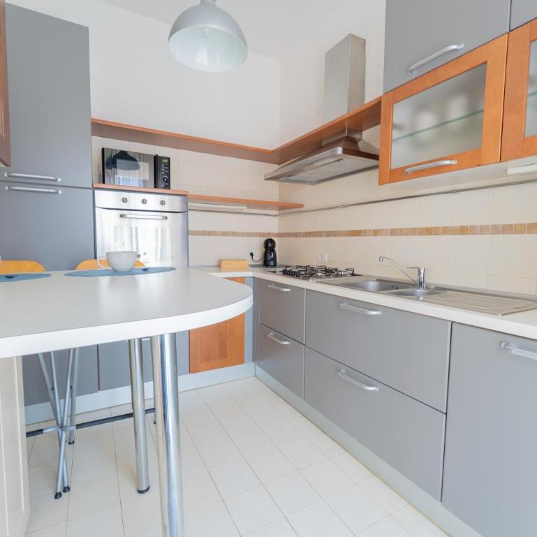 Valverde Home - Two-Bedroom Apartment with Balcony and Terrace - 7