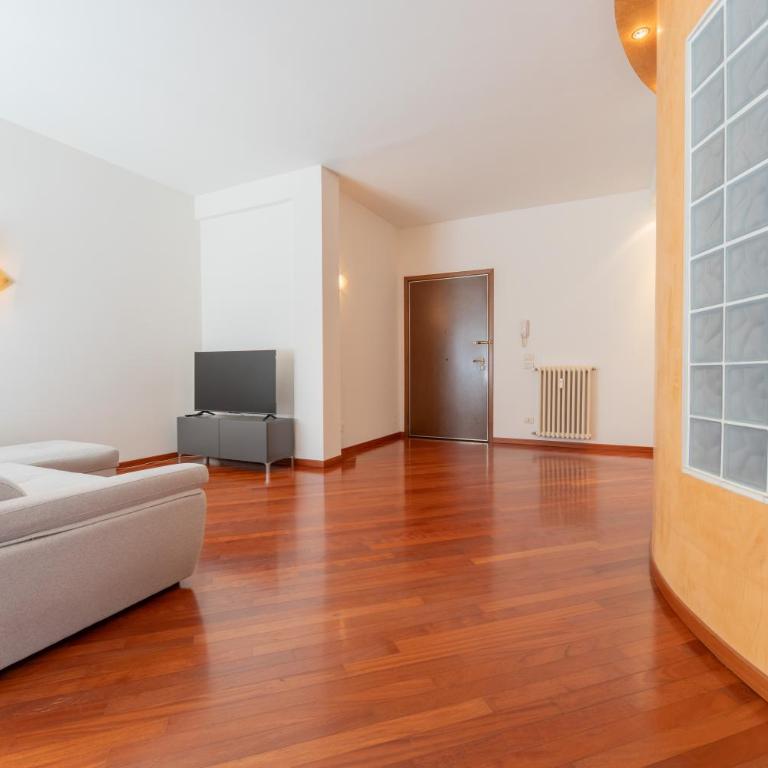 Valverde Home - Two-Bedroom Apartment with Balcony and Terrace - 10