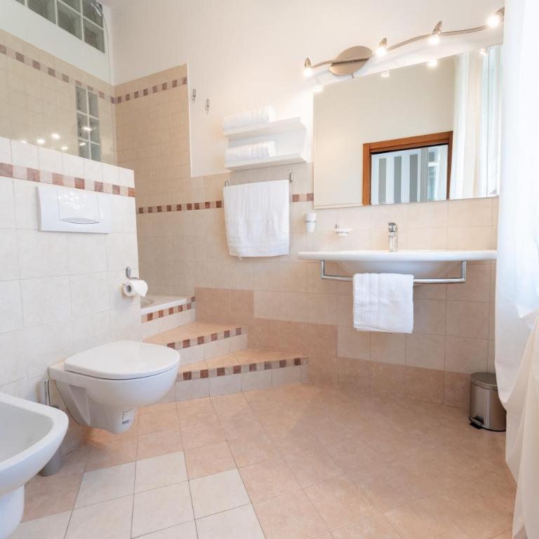 Valverde Home - Two-Bedroom Apartment with Balcony and Terrace - 4