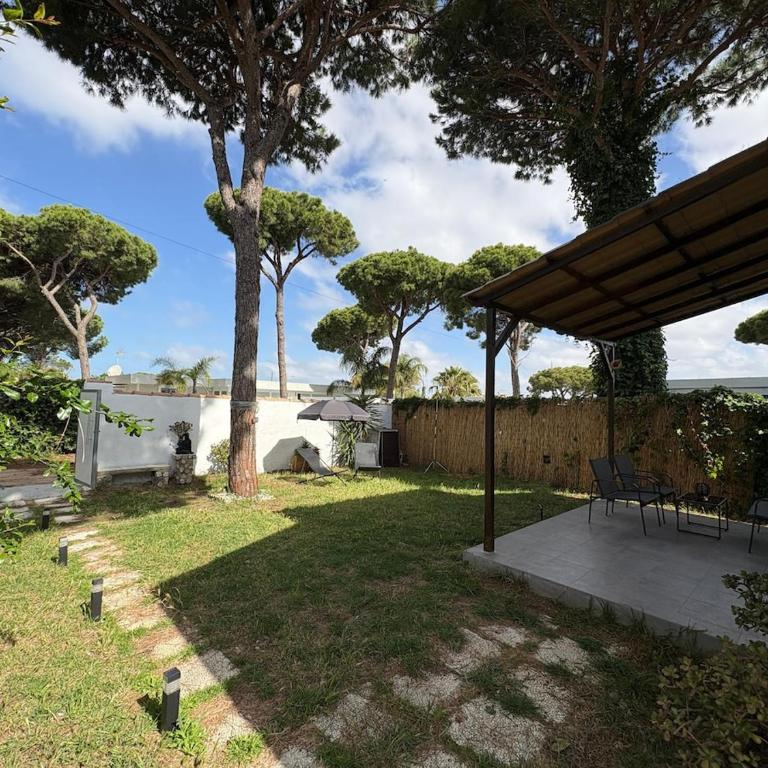 Cozy Chalet with Garden BBQ Near la Playa de La Barrosa By Chiclana Dreams - Chalet de 2 dormitorios - 4
