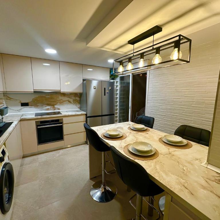 Lucy apartament - Three-Bedroom Apartment with Balcony - 19
