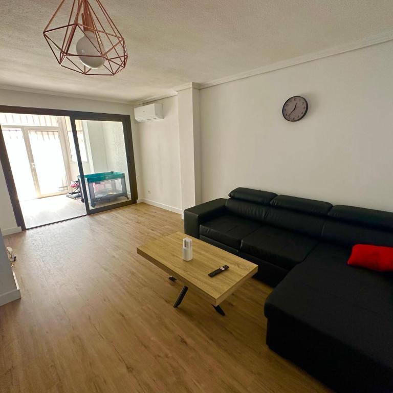 Lucy apartament - Three-Bedroom Apartment with Balcony - 17