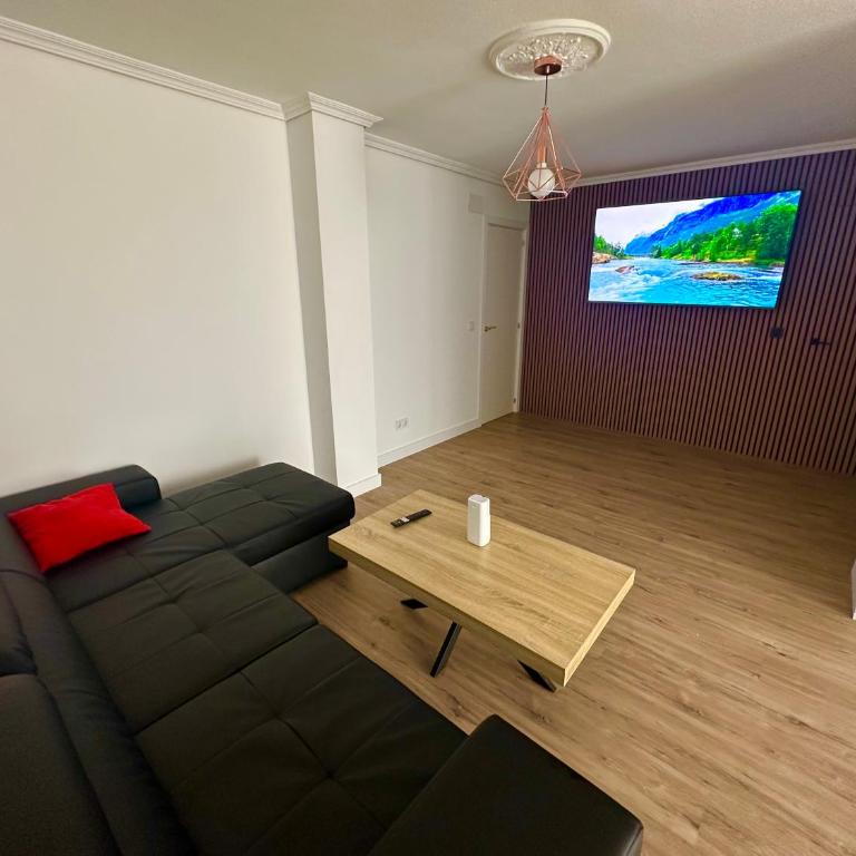 Lucy apartament - Three-Bedroom Apartment with Balcony - 23