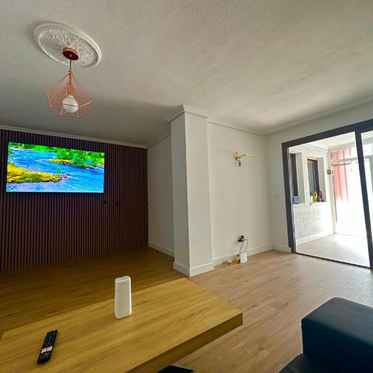 Lucy apartament - Three-Bedroom Apartment with Balcony - 20