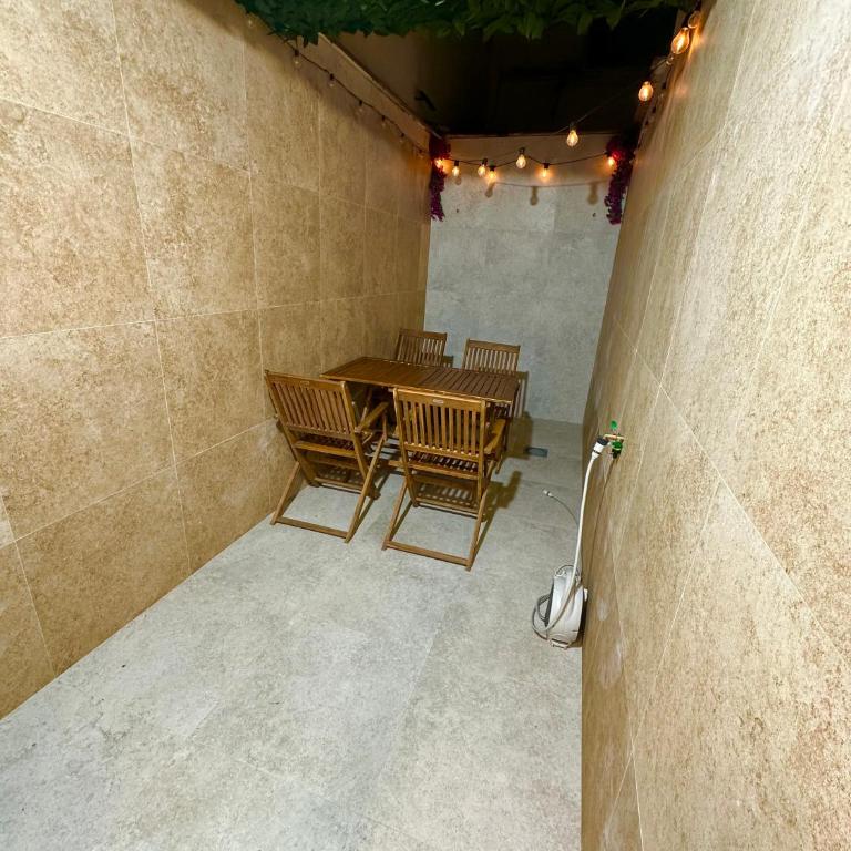 Lucy apartament - Three-Bedroom Apartment with Balcony - 26