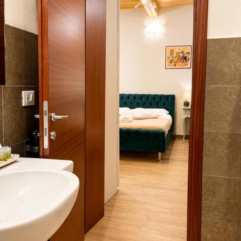 Al Battistero Luxury Suite - Camera Tripla Comfort con Doccia - 10