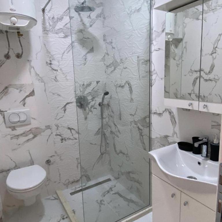 Xhan Apartments - Apartment with Sea View - 9