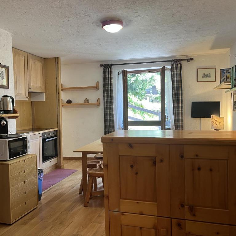 Chaloz di Sotto Apartment - Il Lupo Affitta - Appartamento con 2 Camere da Letto e con Vista Montagna - 2