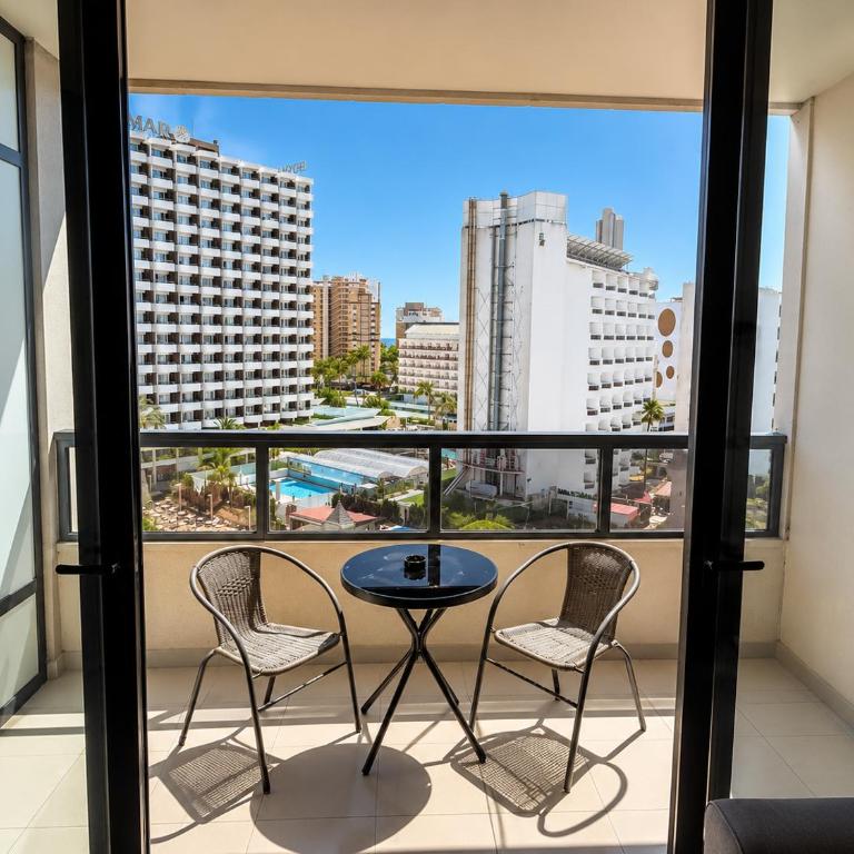 Benidorm Luxury Stay Huge Pool & Prime Location - One-Bedroom Apartment - 1