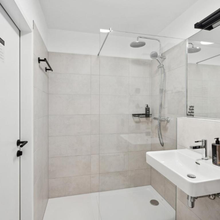 Limehome Salzburg Sterneckstr - Zimmer mit Queensize-Bett - 13
