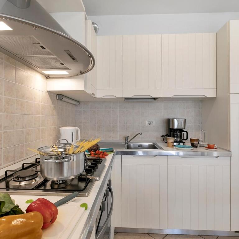 Torbolino - Apt with Balcony. Pool & Views - Happy Rentals - Apartment mit Terrasse - 7