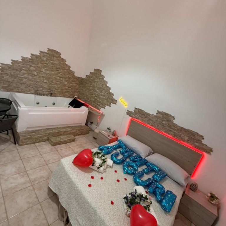 Dolce Notte - King Room with Spa Bath - 2