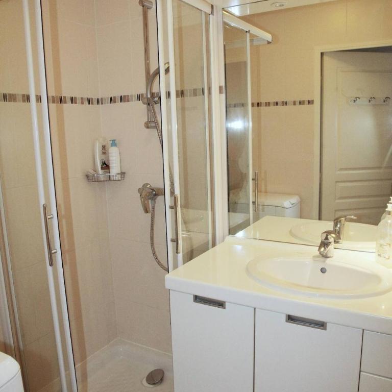 Furnished Air-conditioned 2 rooms Balcony - 6 min beaches - Appartement 1 Chambre - 6